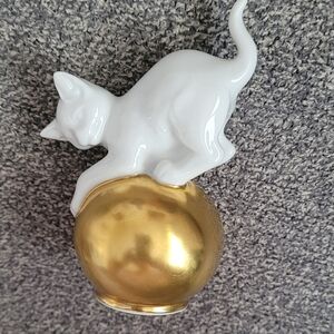 Vintage White Cat On Gold Ball